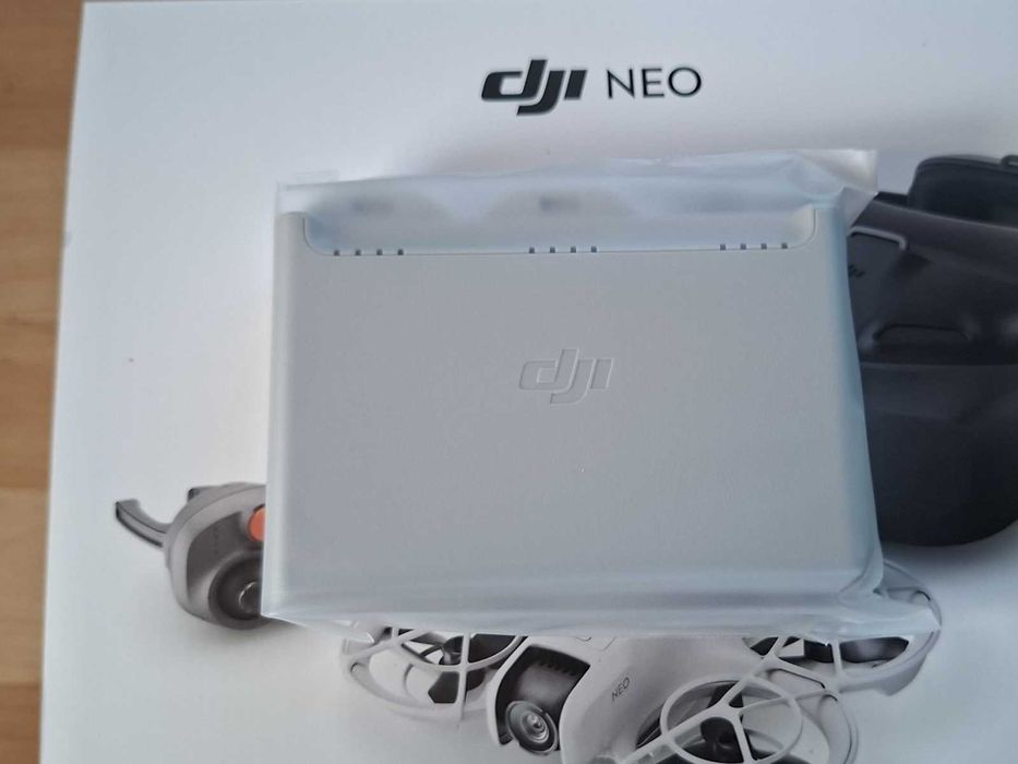 Zestaw 2 Baterie DJI Neo + Hub Nowy