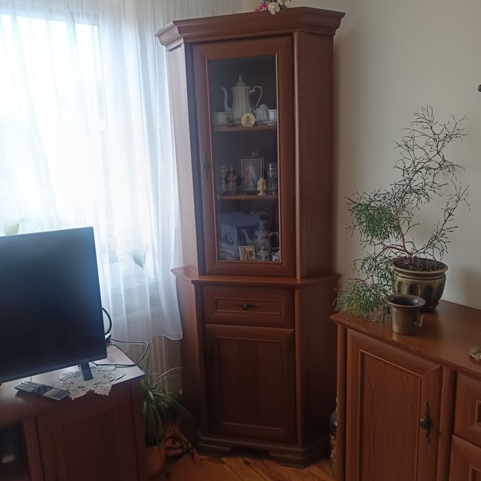 Zestaw mebli pokojowych.