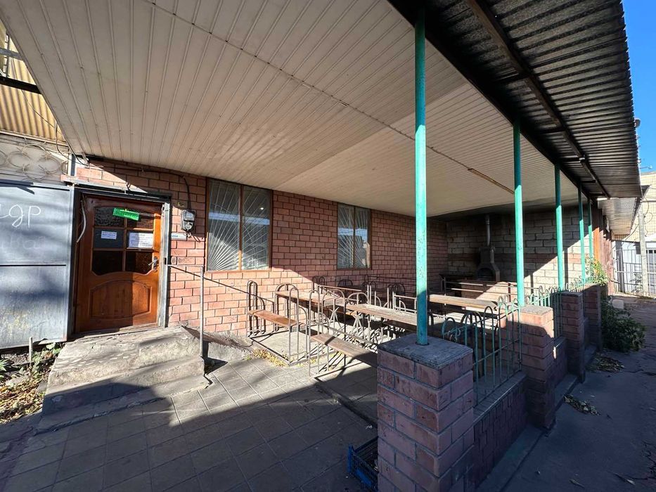 ПРОДАЖ торгового павільйону-кафе з літнім майданчиком