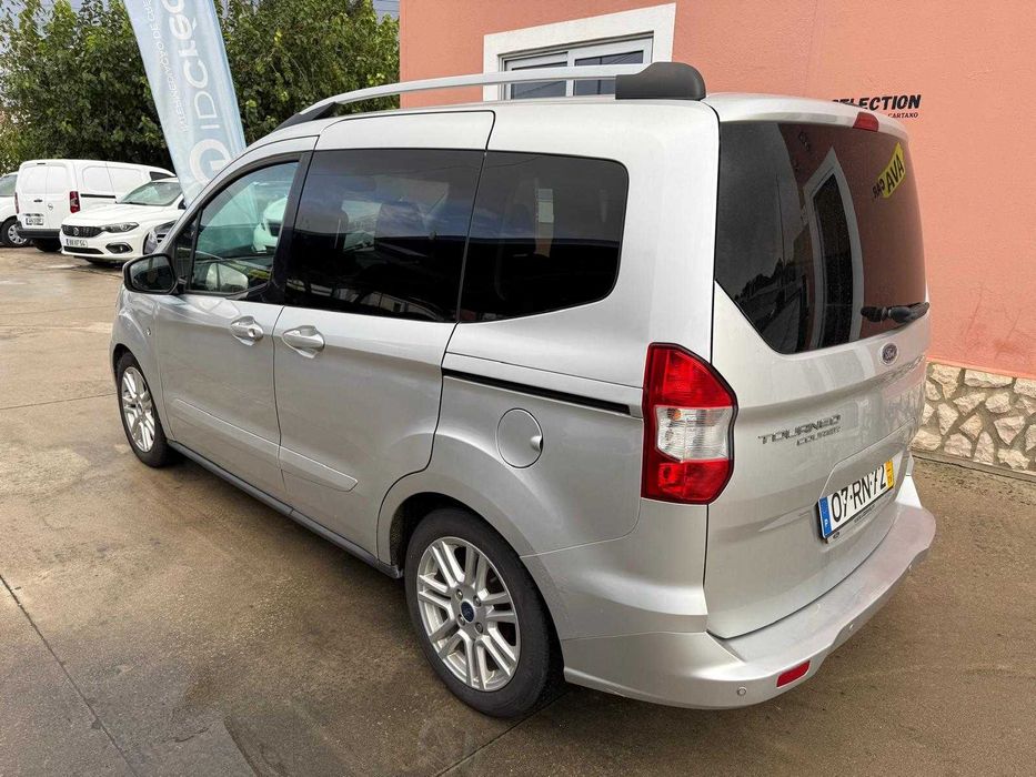 Ford Tourneo Courier 1.5 TDCi Titanium