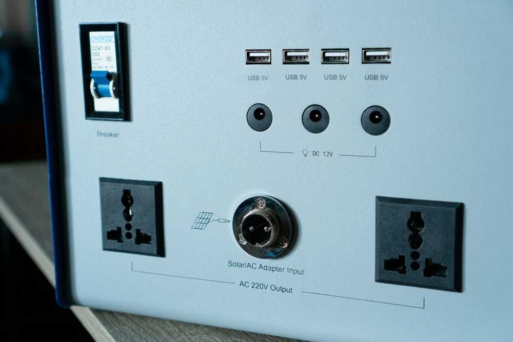 Нова зарядна станція DW 1800, 1800W / 1380Wh