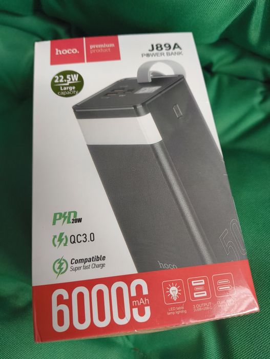 Портативное зарядное устройство с фонариком и быстрой зарядкой