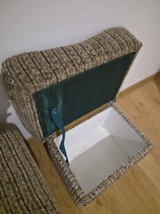 Dwie tapicerowane skrzynki / pufy retro – komplet