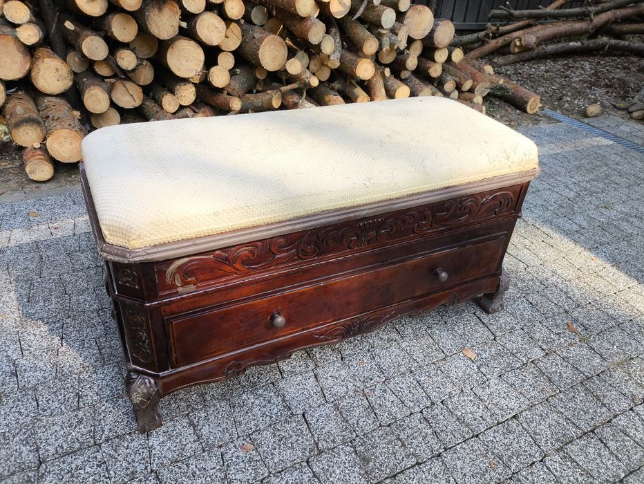 Stara stylowa skrzynia pufa siedzisko