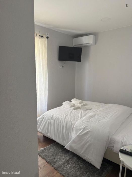 Quarto - localizado em Amadora Lisbon