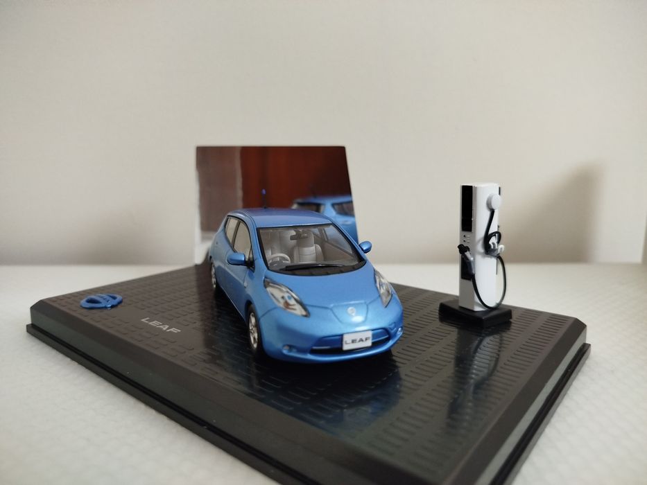 Miniatura Nissan Leaf 1/43 Nova