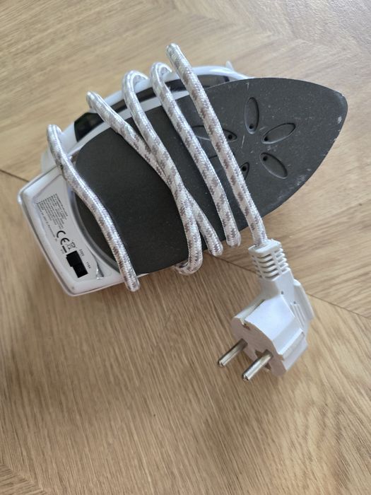 Mini żelazko podróżne składane 230v i 115vv