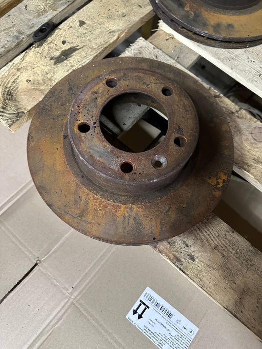 Тормозной диск Рено Мастер мовано Интерстар 1998-2011 год хороший