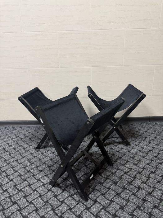 Підставка чорного кольору під сумку