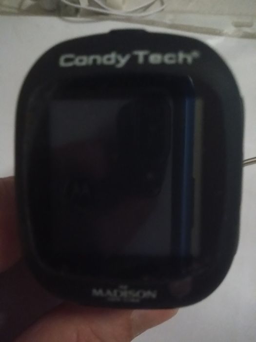 Smartwatch, zegarek z gniazdem SIM, aparatem i słuchawką bluetooth.