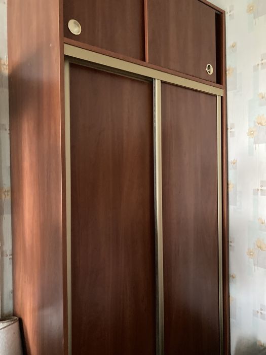 Шкаф и шифоньер деревянный