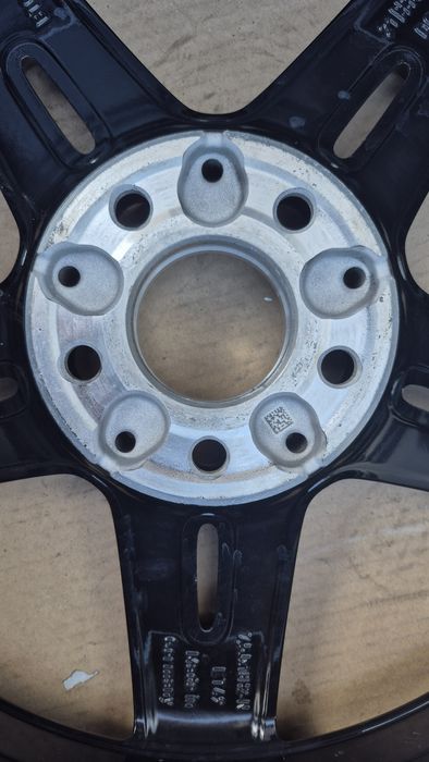 Felga aluminiowa 18", 5x112, et49, 7.5J. Otwór 66.6.