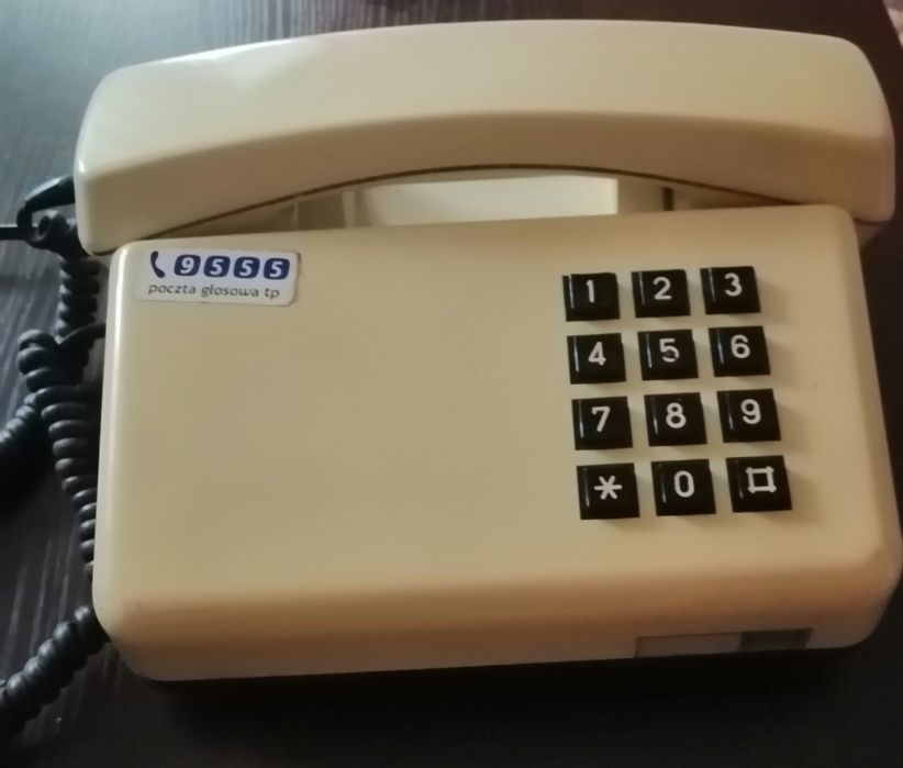 Telefon z czasów PRL