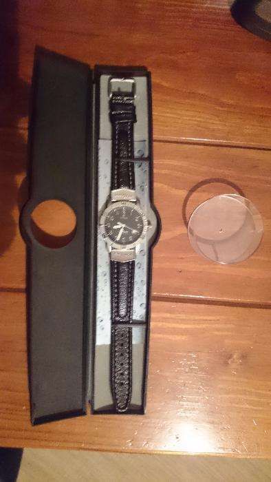 Relógio Titan FasTrack Novo