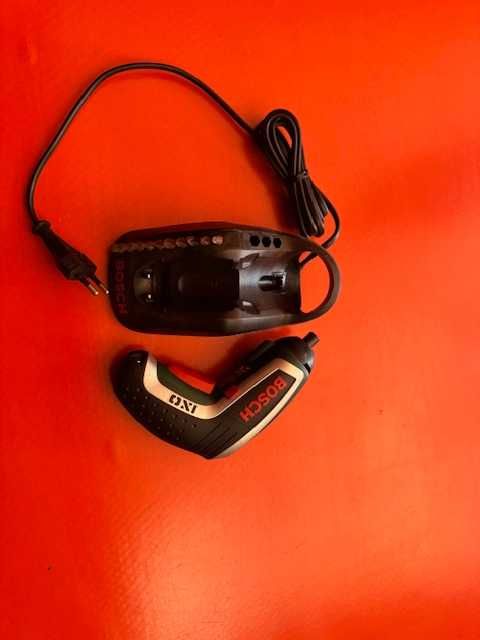 Chave de Fendas BOSCH Ixo com carregador