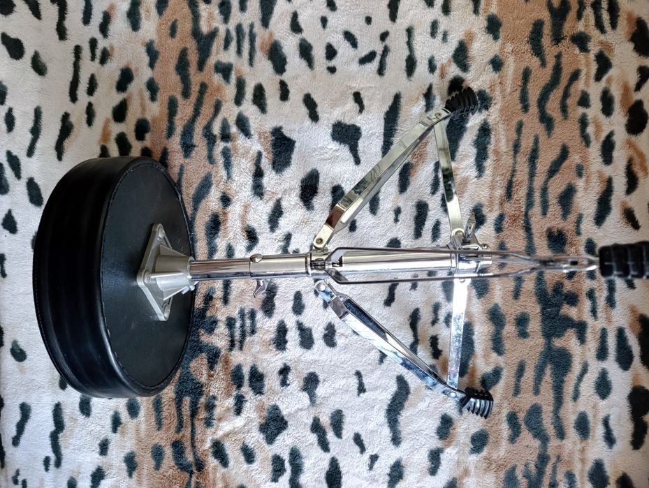 Стілець для барабанної установки