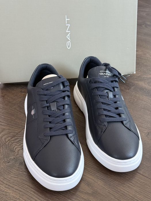 Продам нові кросівки Gant
