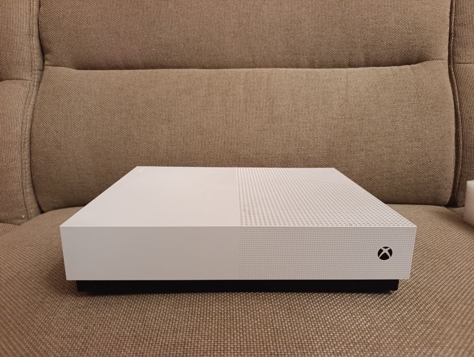 Sprzedam XBox One S 1TB