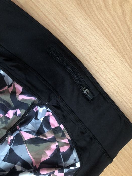 Legginsy sportowe geometryczny wzór new yorker