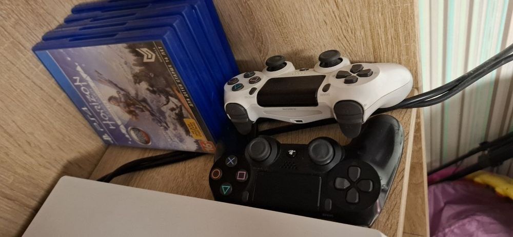 Ps4 pro, 1теробайт,провод в комплекте, хорошое состояние!