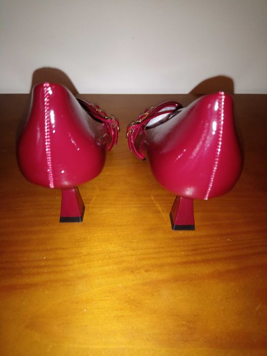 Sapatos bordeaux em verniz