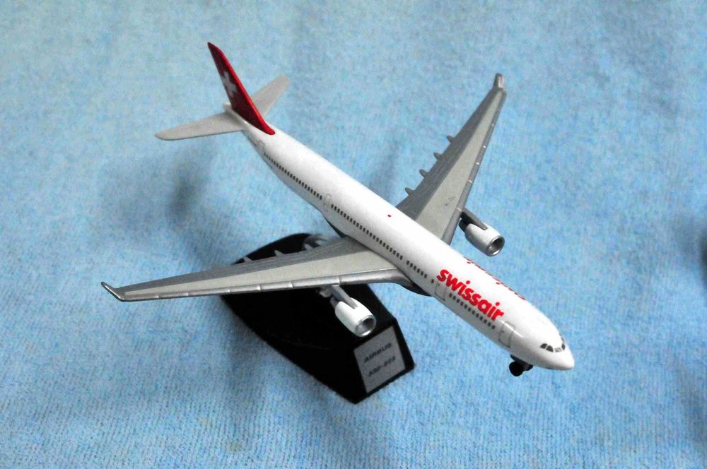 Metal - Airbus 330-223 Swissair