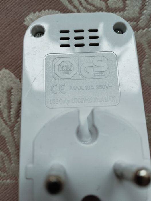 Перехідник на дві розетки + два USB виходи