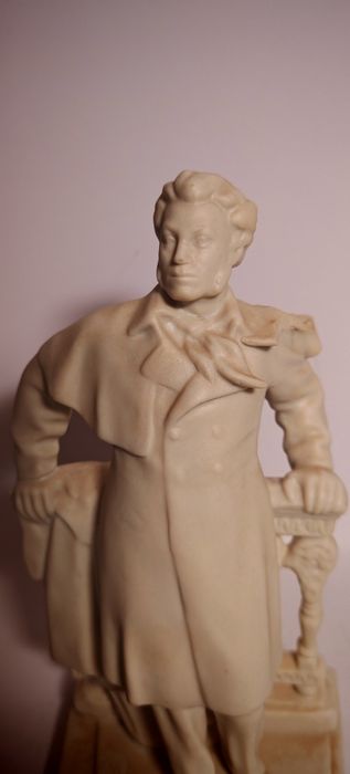 Статуэтка фарфор Пушкин