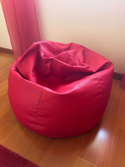 Pufe em pele sintética vermelho