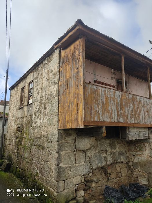 Ruínas encosta da serra do Gerês