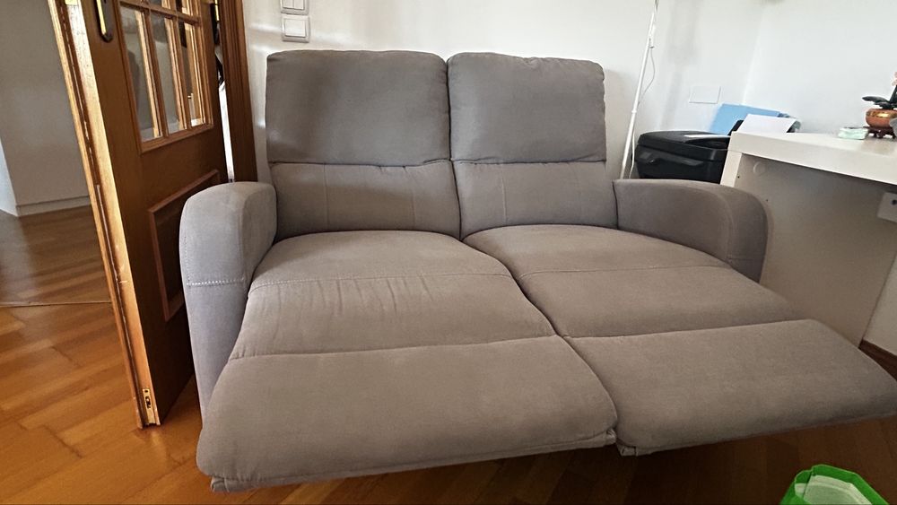 Sofá 2 lugares reclinável cinzento