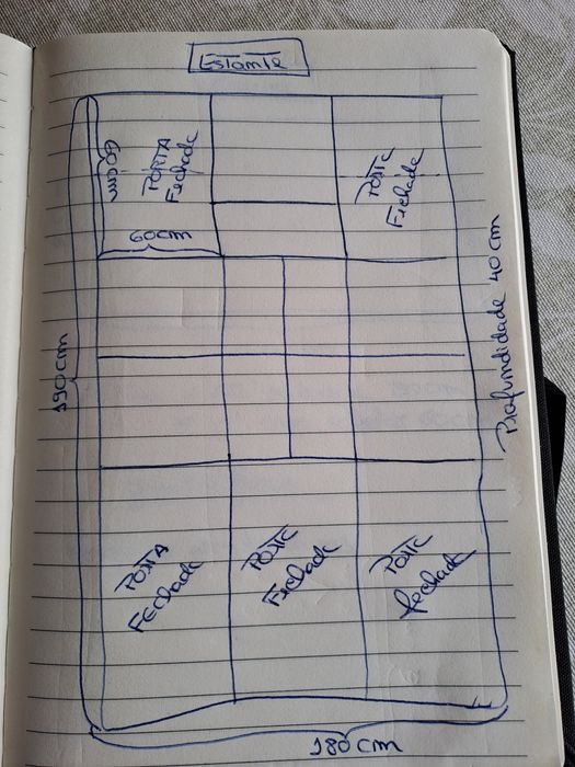 Estante grande e moderna – como nova