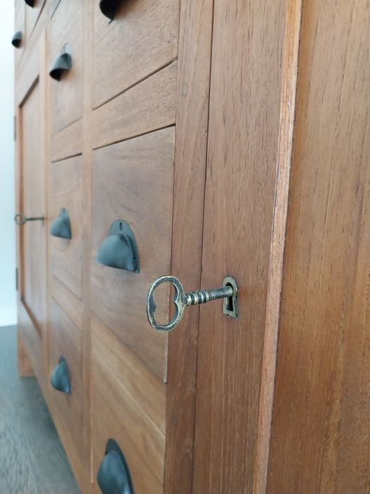 Aparador 11 gavetas teca