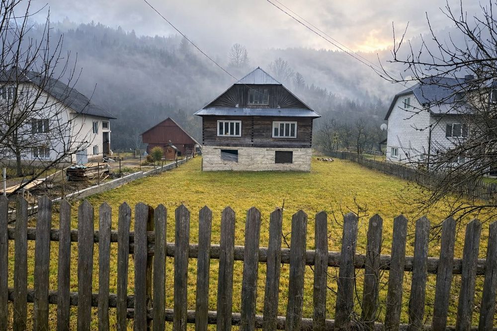 Будинок біля річки в Карпатах — можливість зробити мрію під себе