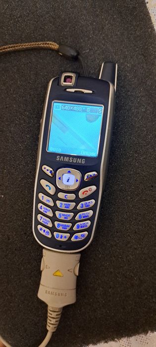 Мобільні телефони samsung x600 2 штуки