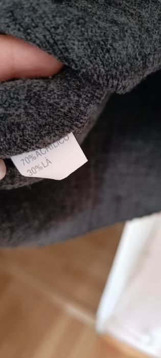 Colete em lã cor cinza, tamanho L. Usado