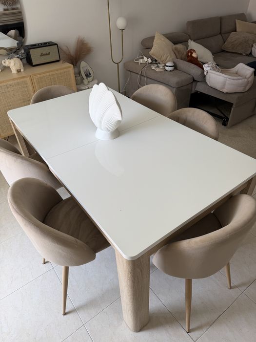 Mesa Extensivel com 6 cadeiras