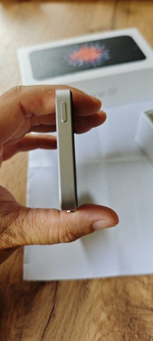 iPhone SE Space Grey 32GB