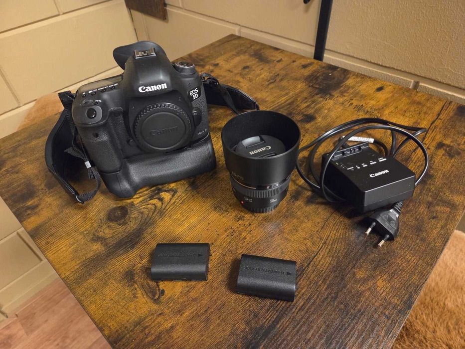 Canon 5D Mark III z battery gripem oraz obiektywem Canon 50 mm
