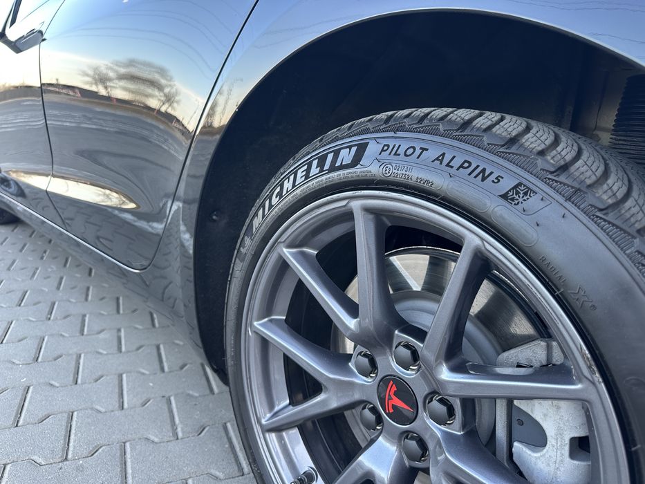 тесла 3 2022 рік