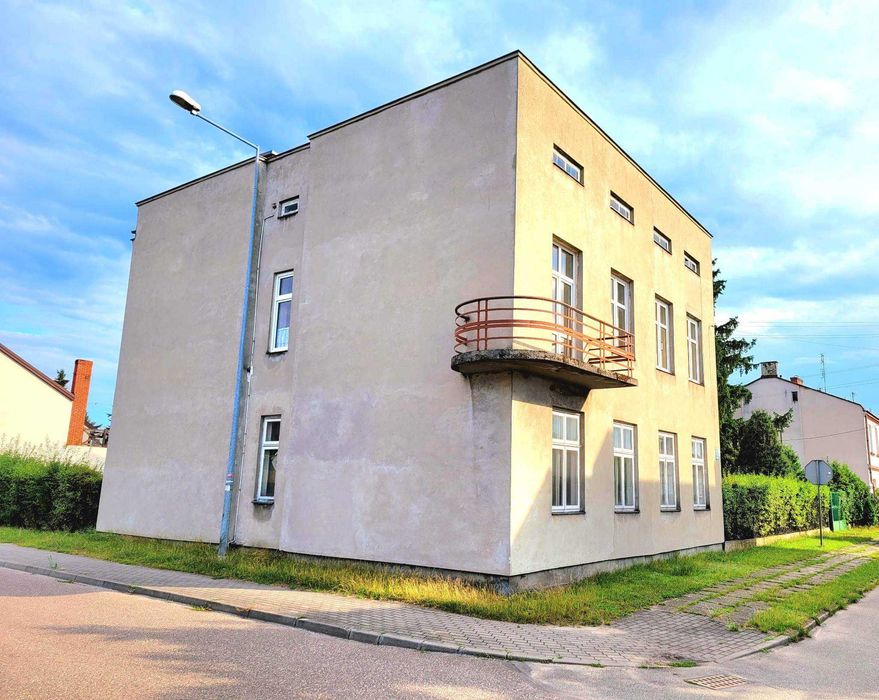 Sprzedam dom dwukondygnacyjny.