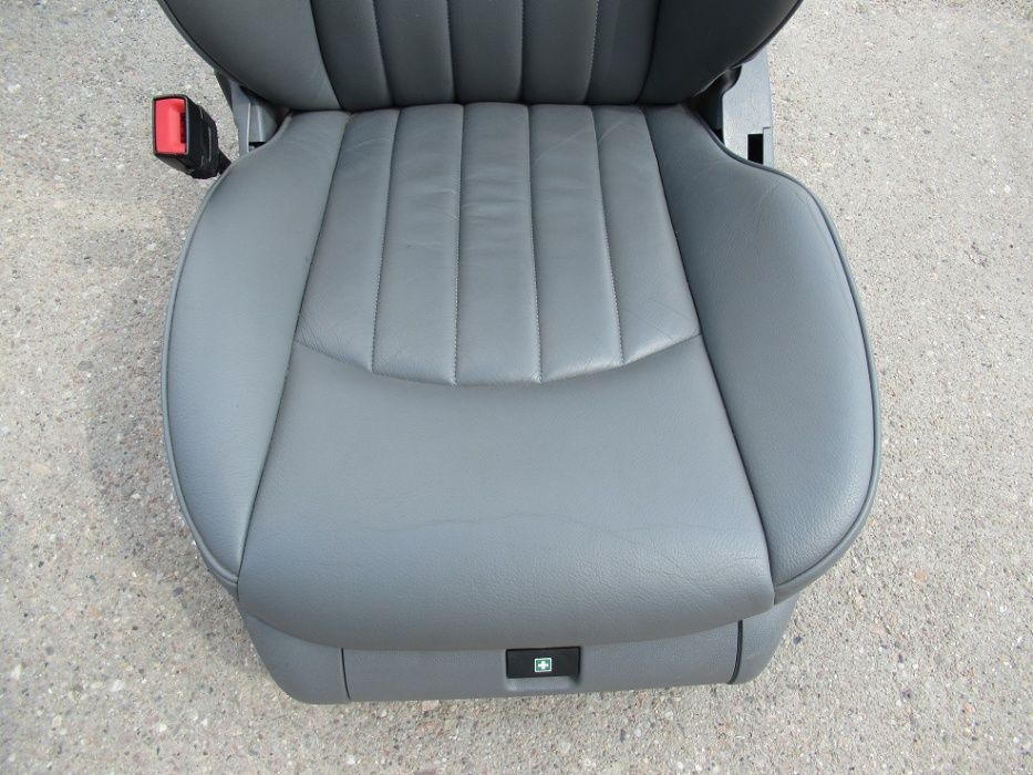 mercedes CLS 219 fotel kierowcy SIWY ładny