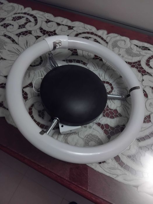 Luminária de teto redonda com lâmpada fluorescente