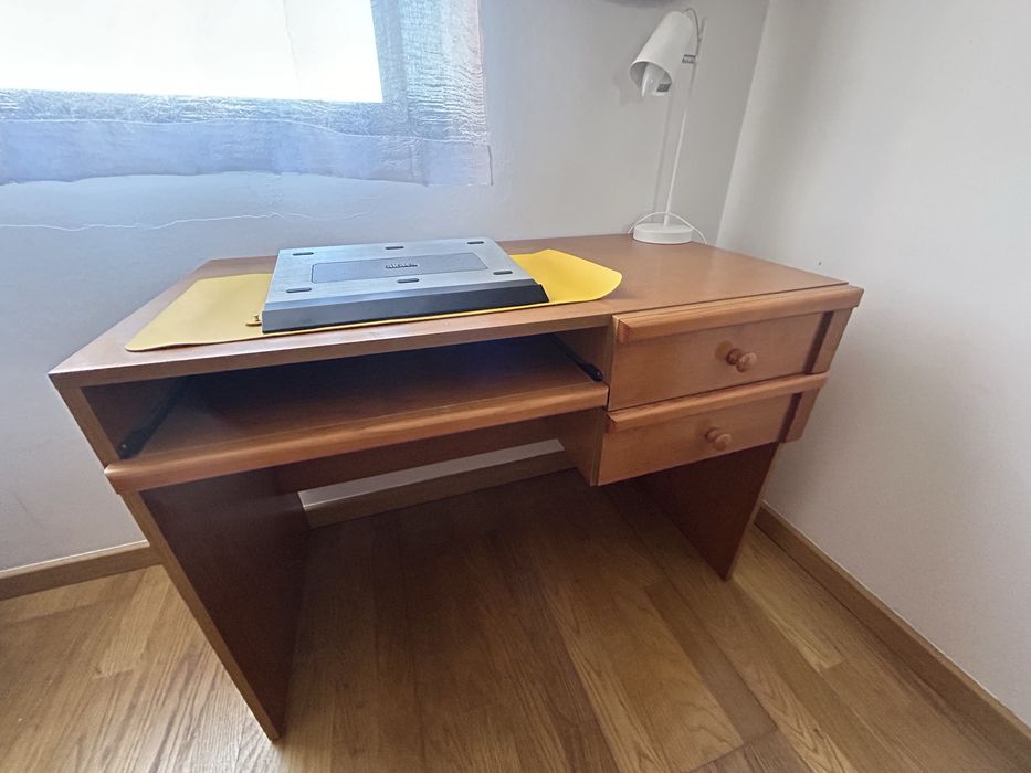 Mesa de secretária de estudo