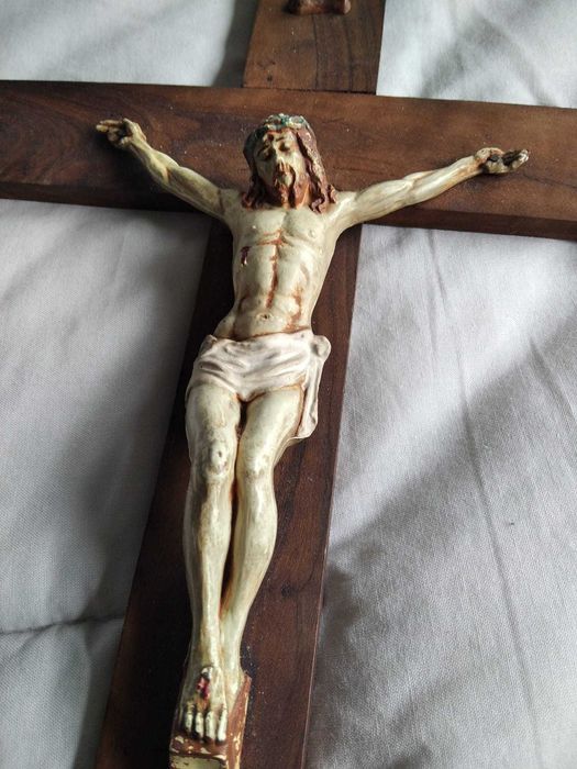Crucifixo antigo (aproximadamente 60 anos)