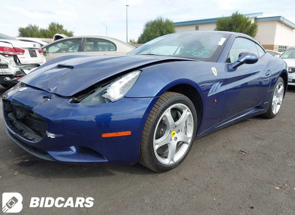 Części z Ferrari California 2010, 4.3L RWD (model USA).