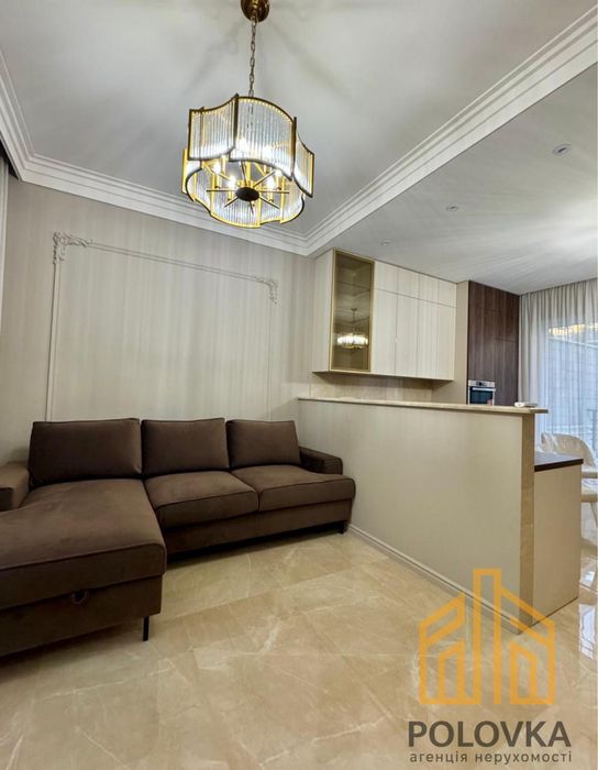 БЕЗ КОМІСІЇ Продаж 3-кімнатного таунхаусу з гаражем у центрі міста