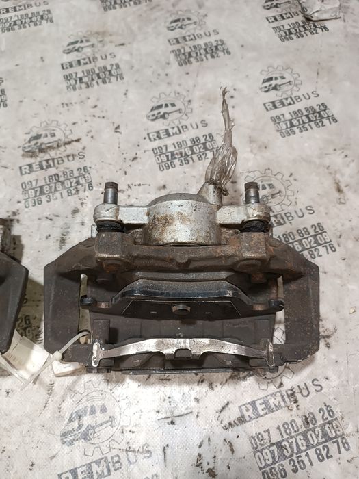 Супорт передній лівий правий MB E Class W212 Мерседес Суппорт