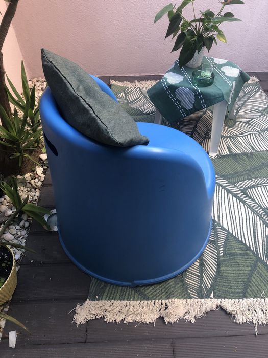 Cadeirão para varanda azul muito confortável