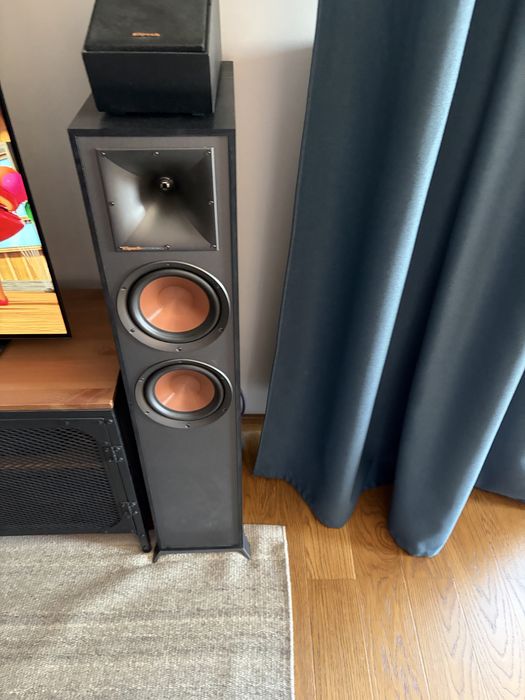 Yamaha rxV6A amplituner